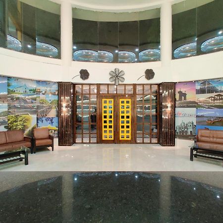 Golden Chariot Hotel Daman Exterior photo