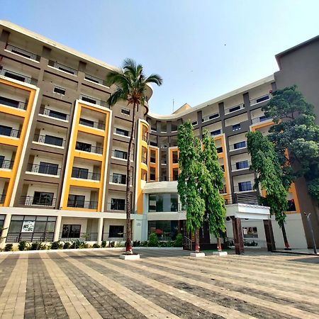 Golden Chariot Hotel Daman Exterior photo