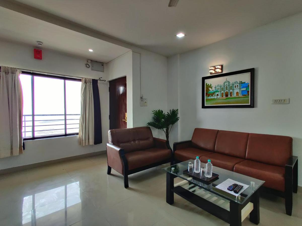 Golden Chariot Hotel Daman Exterior photo