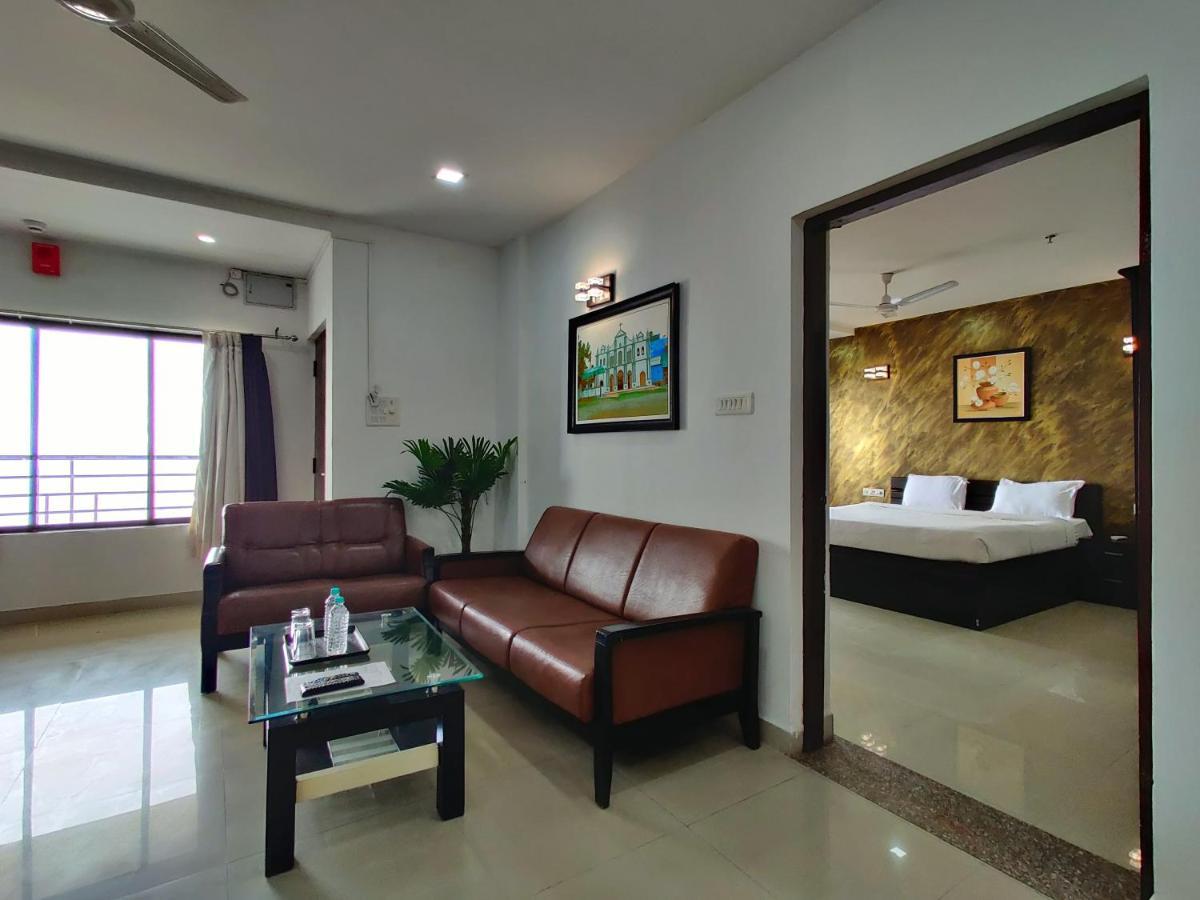 Golden Chariot Hotel Daman Exterior photo