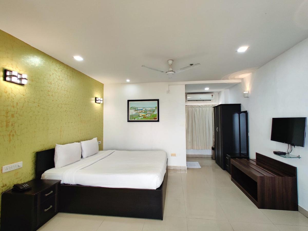 Golden Chariot Hotel Daman Exterior photo
