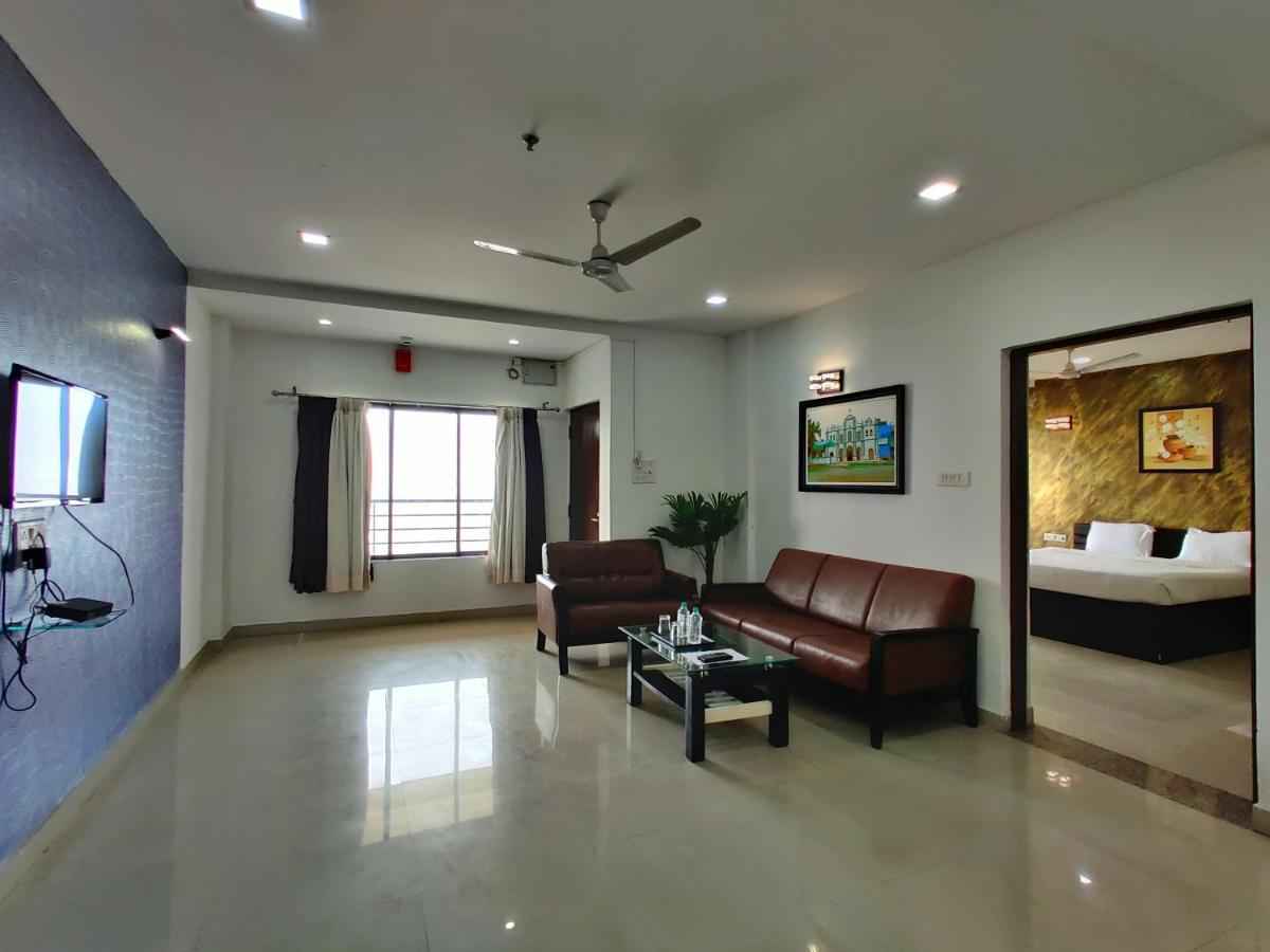 Golden Chariot Hotel Daman Exterior photo