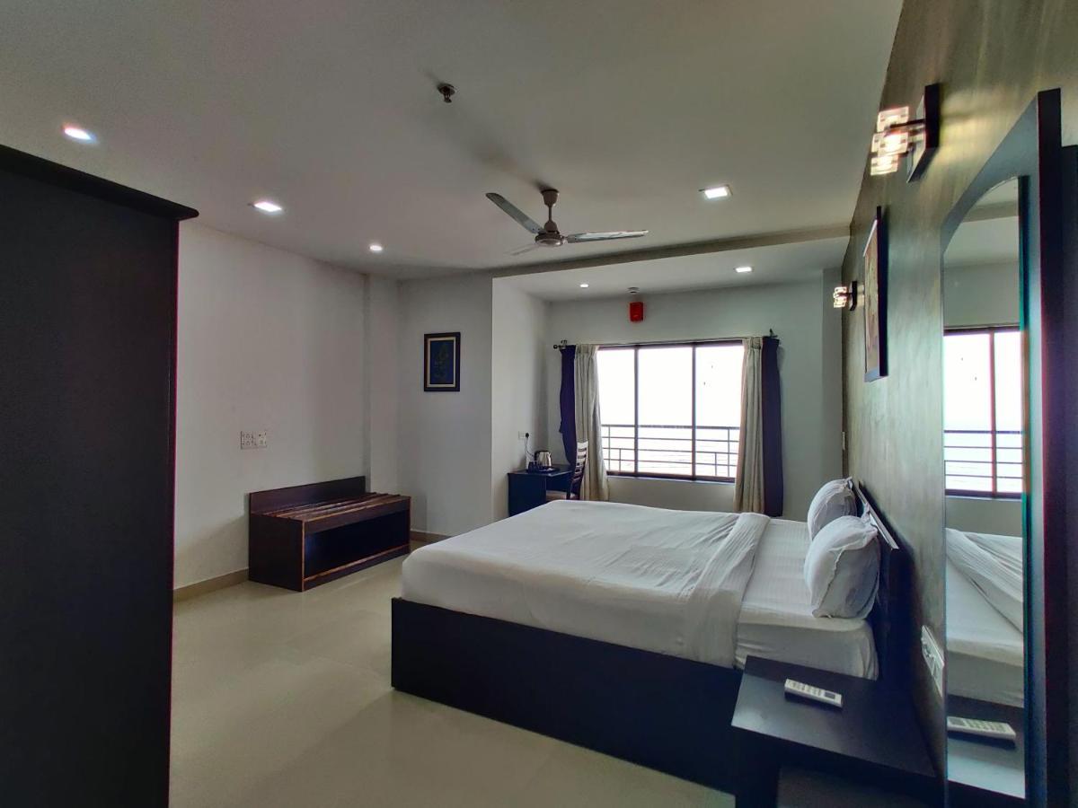 Golden Chariot Hotel Daman Exterior photo