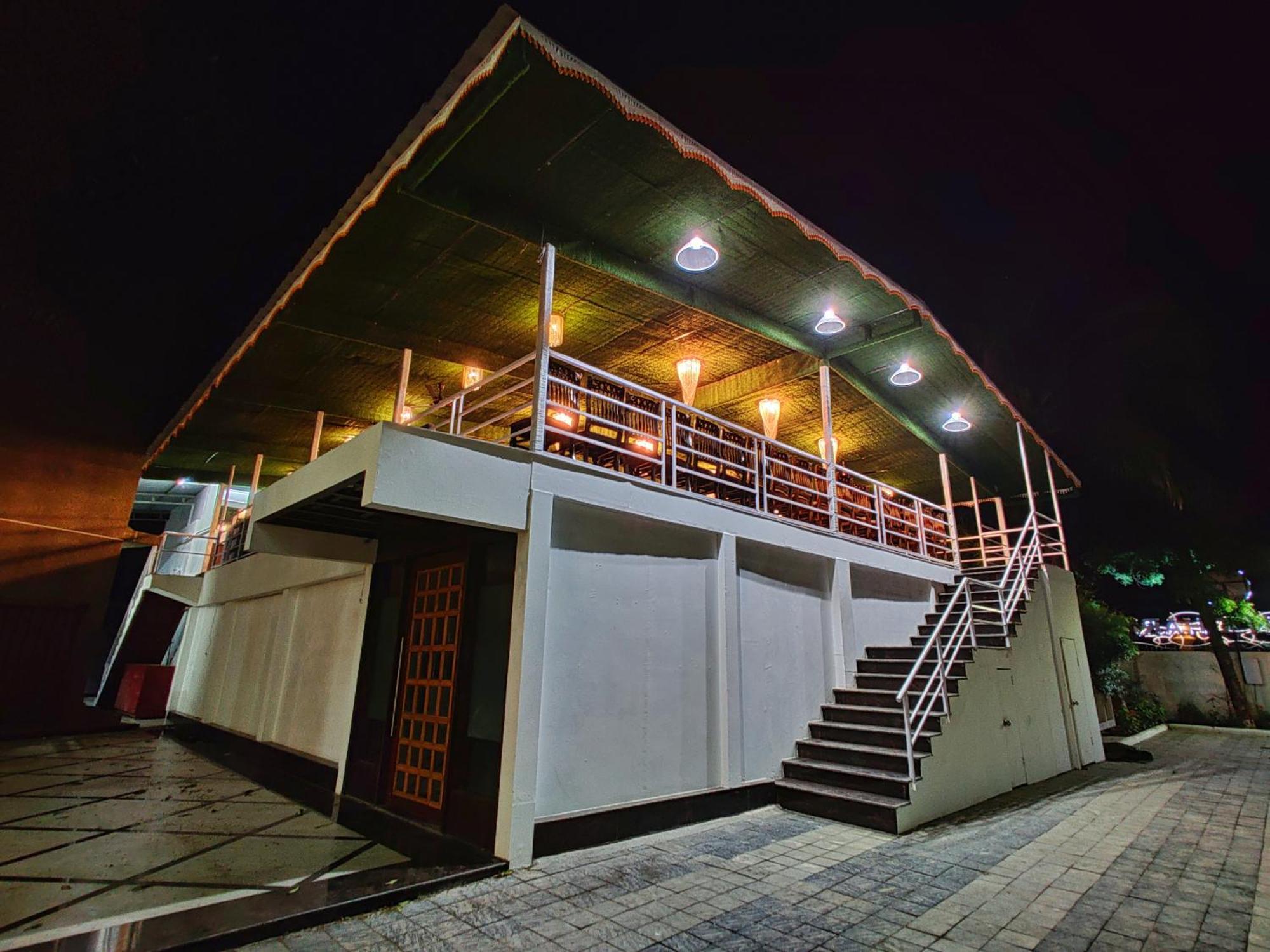 Golden Chariot Hotel Daman Exterior photo