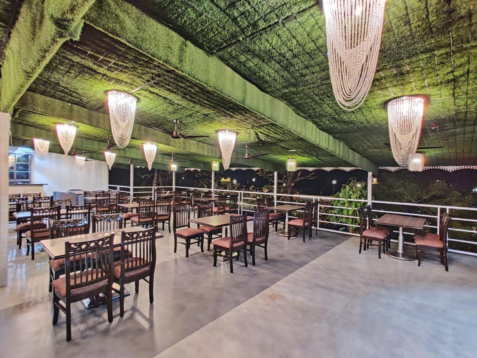 Golden Chariot Hotel Daman Exterior photo