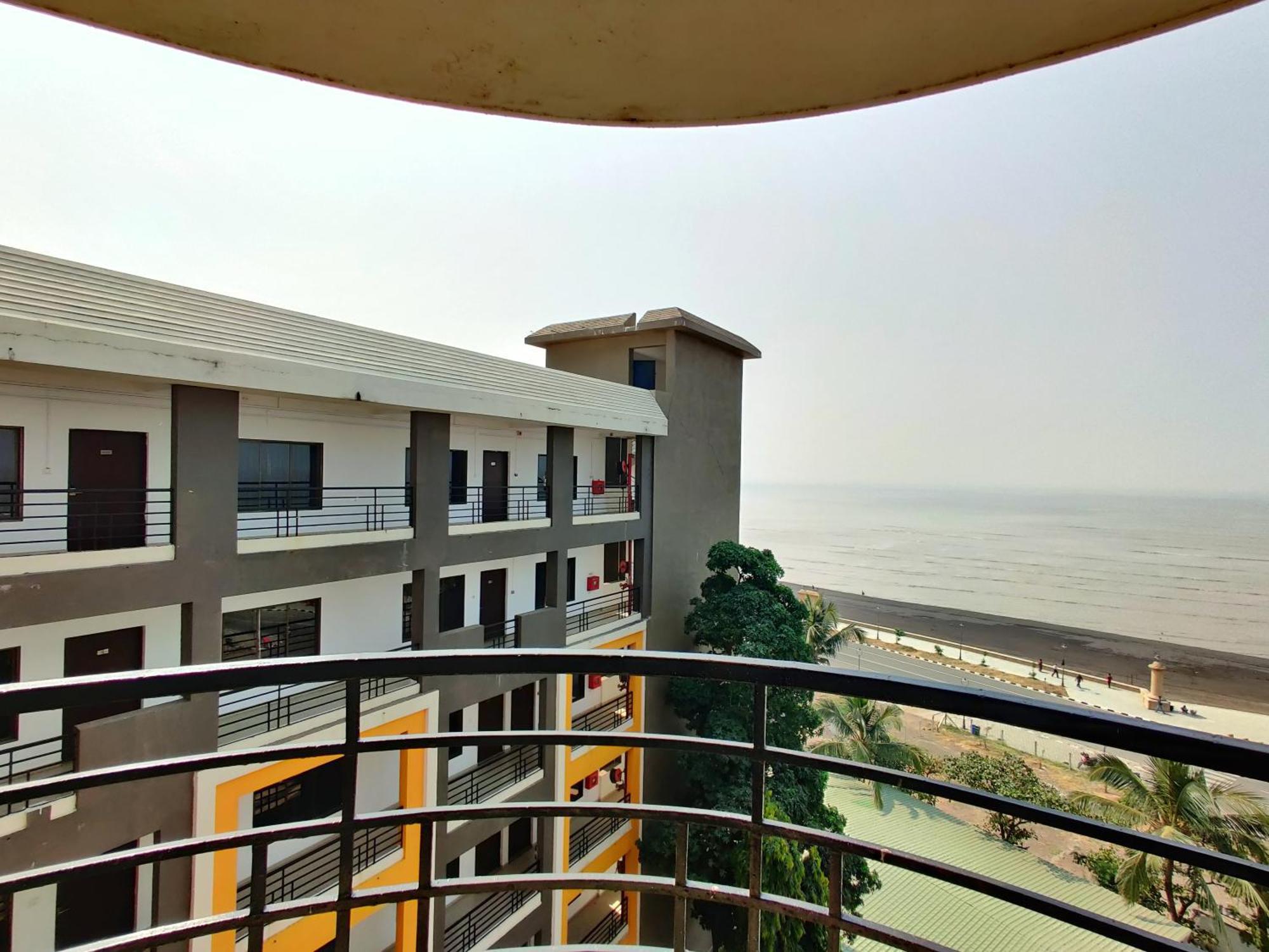 Golden Chariot Hotel Daman Exterior photo