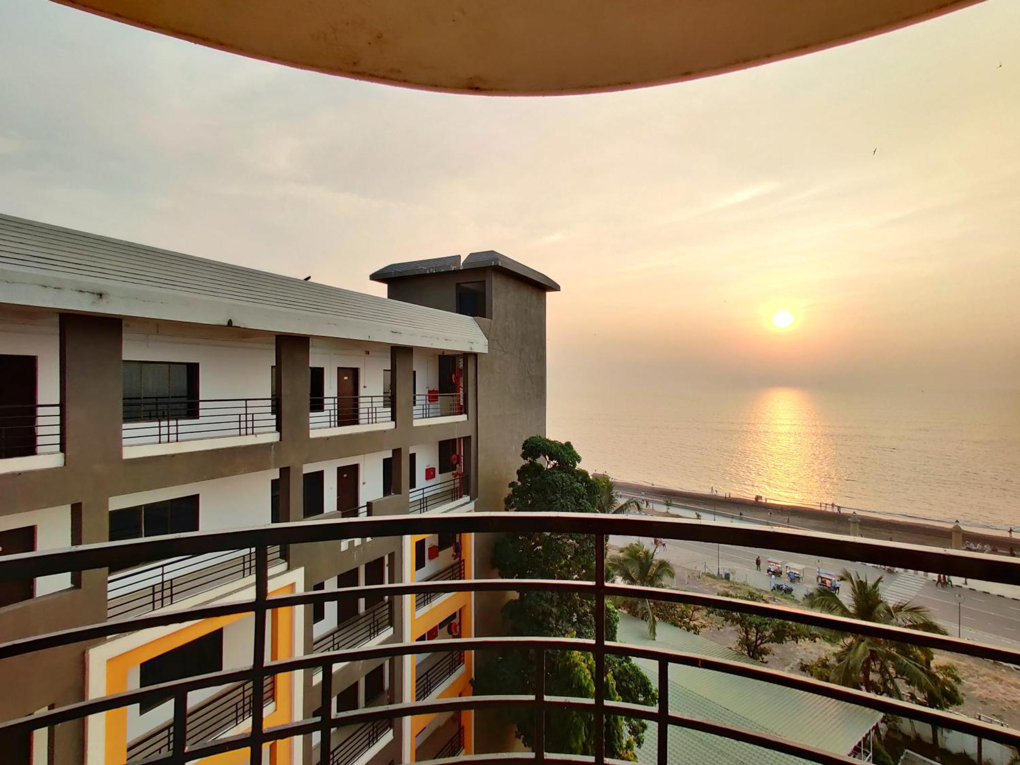 Golden Chariot Hotel Daman Exterior photo