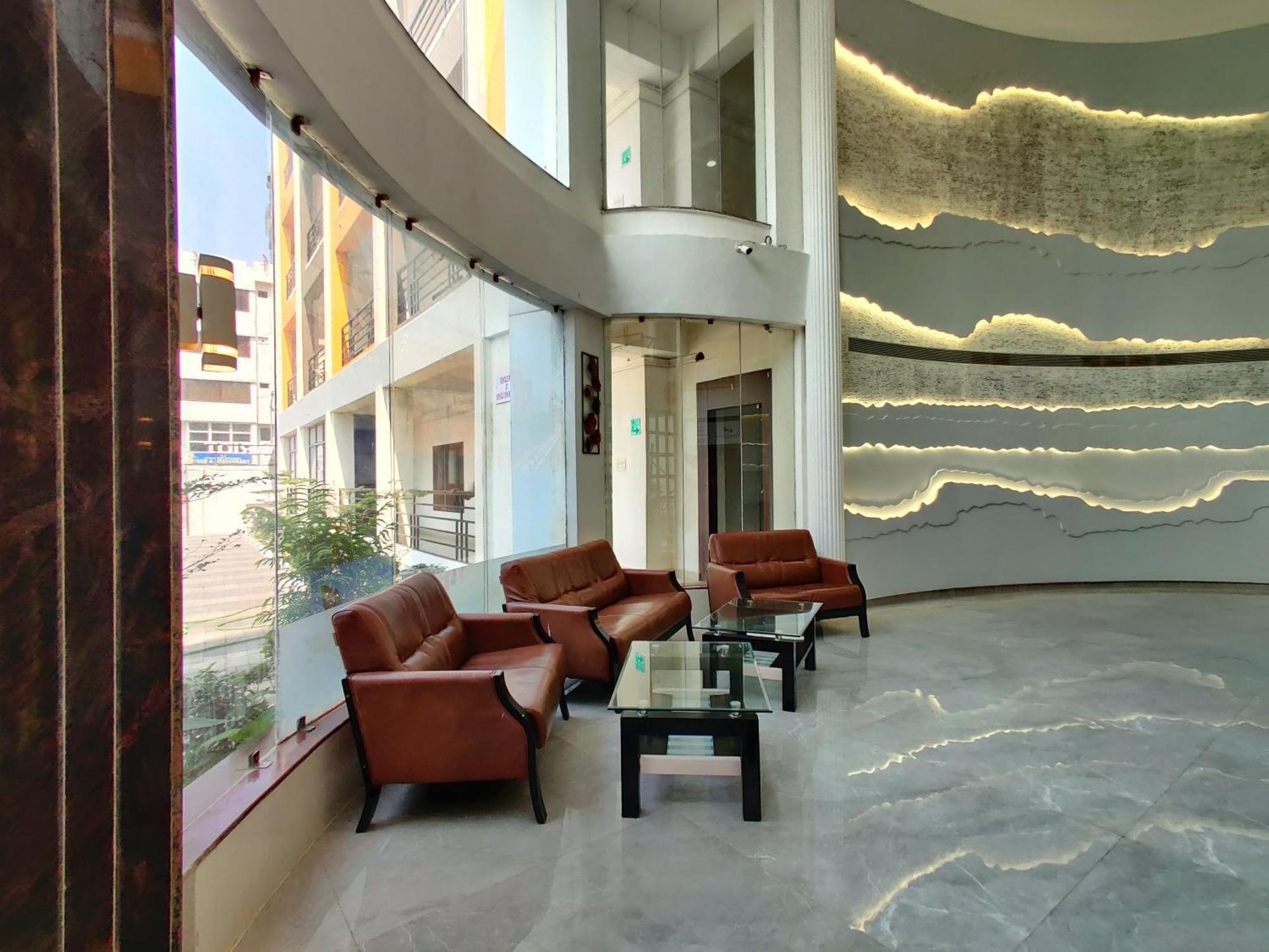 Golden Chariot Hotel Daman Exterior photo